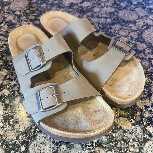 Cushion, air, ladies, sandal size 8 1/2 excellent condition Tang colored - Picture 2 of 10